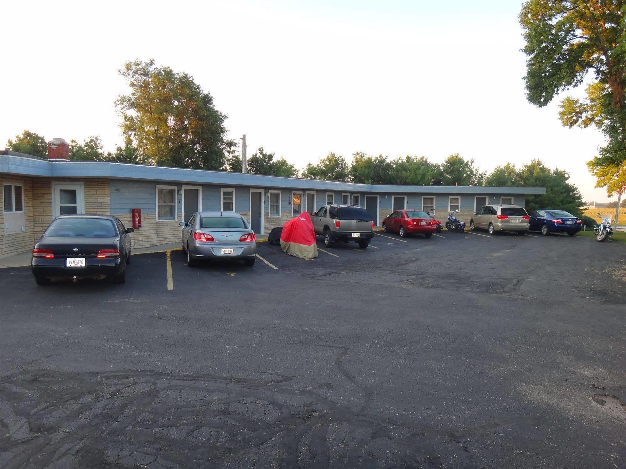 Pine Ridge Motel 2*