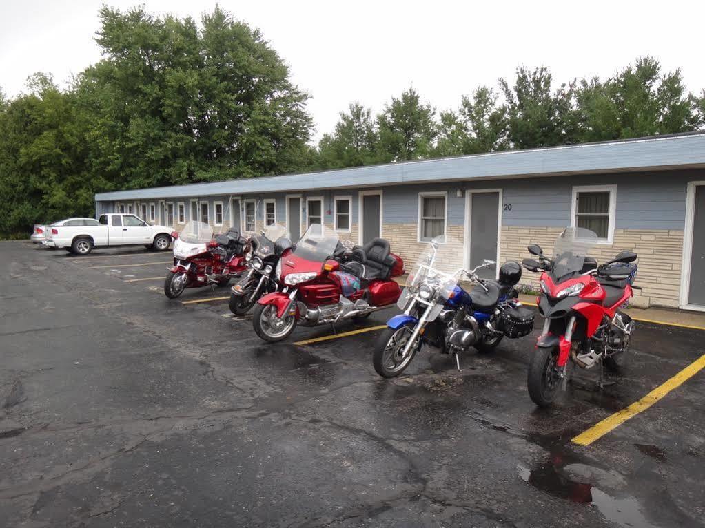 Pine Ridge Motel 2*